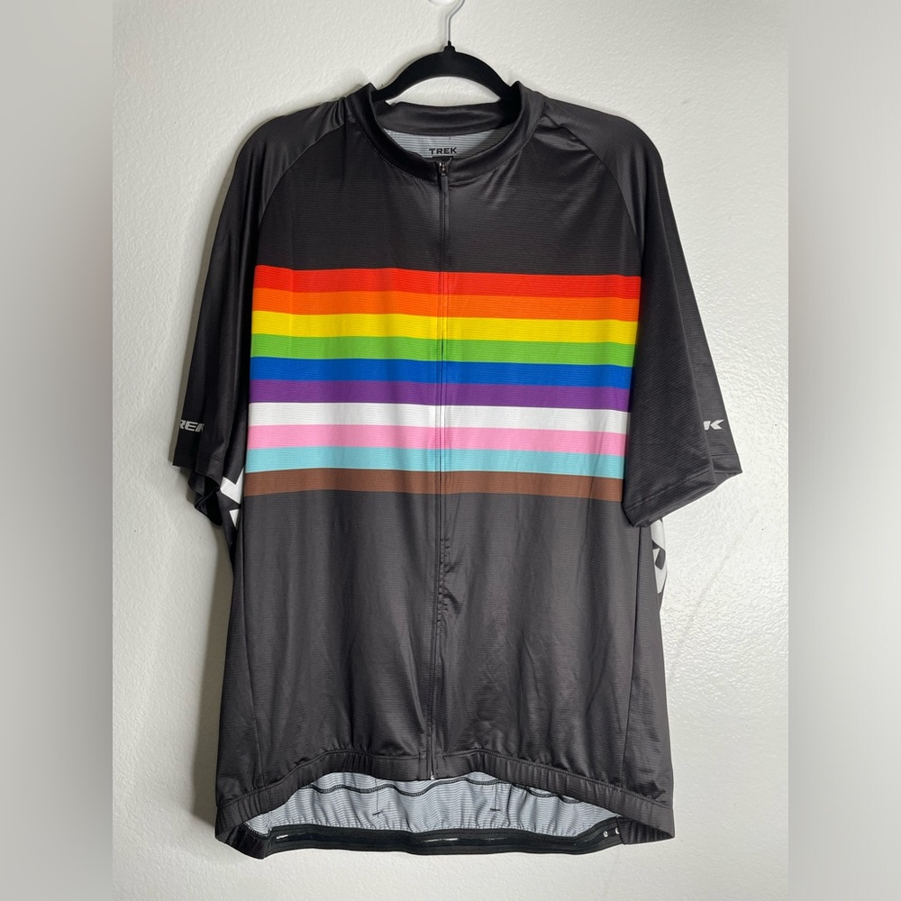 Trek‎ cycling top with pockets- pride colors size XXL
